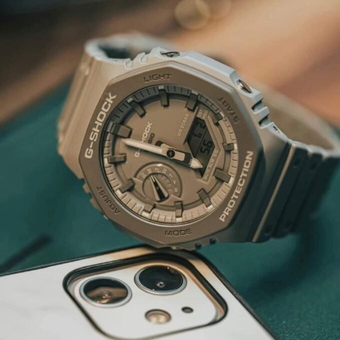 Montre Homme Casio G-Shock GA-2110ET-8ADR - Bracelet Gris En Silicone - Résistance à l'eau 200 Mètres