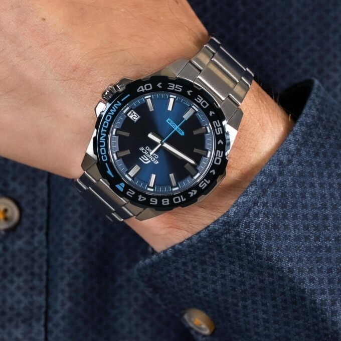 Montre CASIO Homme - EFV-120DB-2AVUDF - Bracelet Gris En Acier Inoxydable - Résistante à l'eau - 12 Mois De Garantie