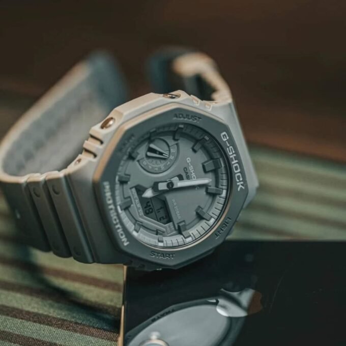 Montre Homme Casio G-Shock GA-2110ET-8ADR - Bracelet Gris En Silicone - Résistance à l'eau 200 Mètres