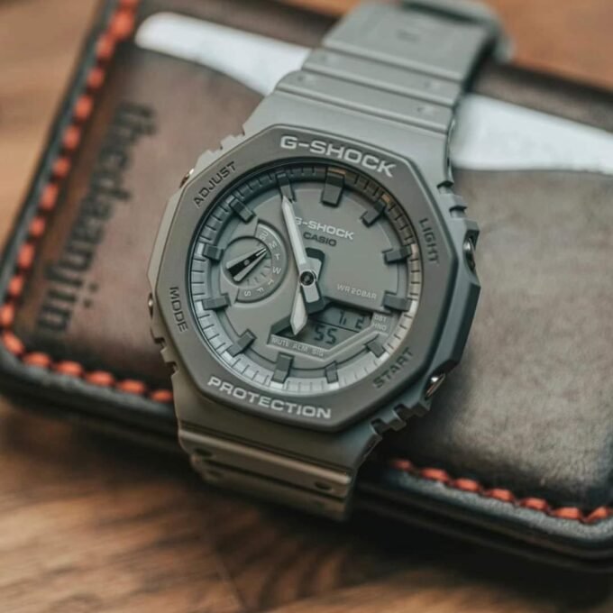 Montre Homme Casio G-Shock GA-2110ET-8ADR - Bracelet Gris En Silicone - Résistance à l'eau 200 Mètres
