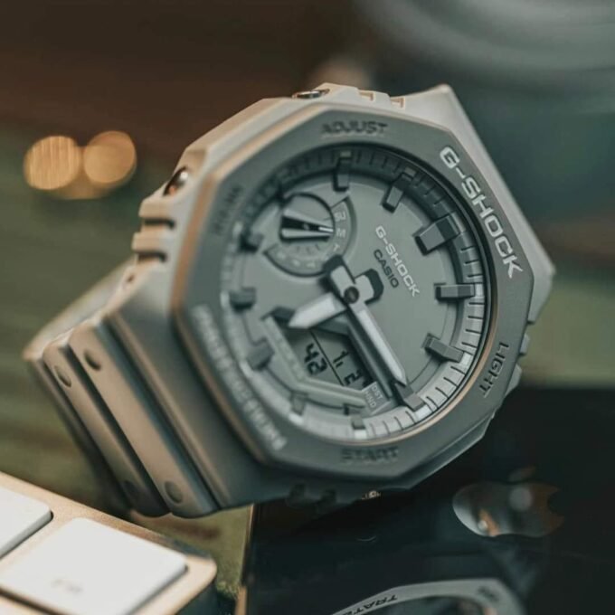 Montre Homme Casio G-Shock GA-2110ET-8ADR - Bracelet Gris En Silicone - Résistance à l'eau 200 Mètres