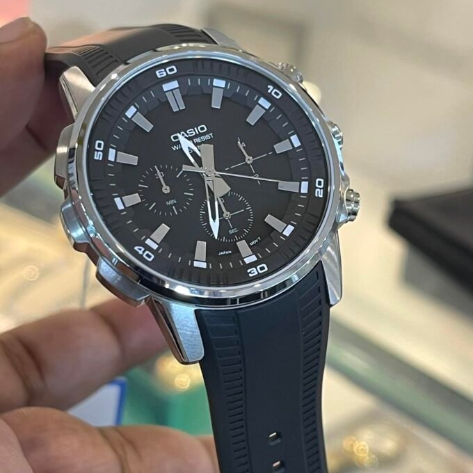 Montre Homme Casio MTP-E505-1AVDF - Chronographe, Résistante à leau 50m, Bracelet résine noir, Style classique, Référence MTP-E505-1AVDF