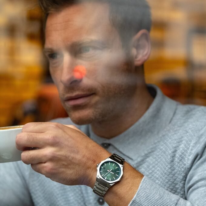 Montre Homme Casio Edifice - EFR-S108D-3AVUDF - Bracelet en Acier Inoxydable - Cadran Vert Sapphire - Affichage analogique - Résistant à l'eau