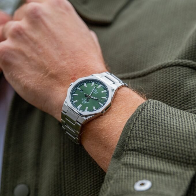 Montre Homme Casio Edifice - EFR-S108D-3AVUDF - Bracelet en Acier Inoxydable - Cadran Vert Sapphire - Affichage analogique - Résistant à l'eau