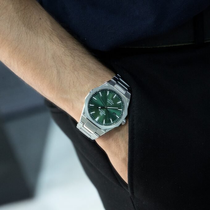 Montre Homme Casio Edifice - EFR-S108D-3AVUDF - Bracelet en Acier Inoxydable - Cadran Vert Sapphire - Affichage analogique - Résistant à l'eau