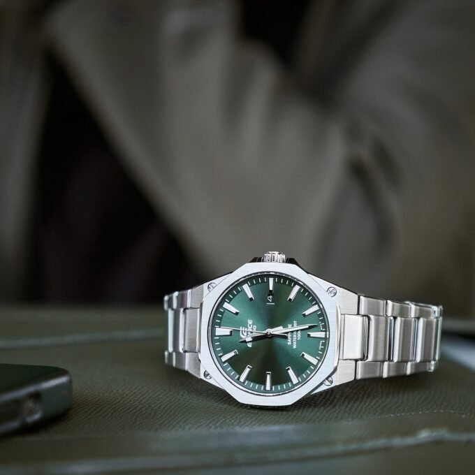 Montre Homme Casio Edifice - EFR-S108D-3AVUDF - Bracelet en Acier Inoxydable - Cadran Vert Sapphire - Affichage analogique - Résistant à l'eau