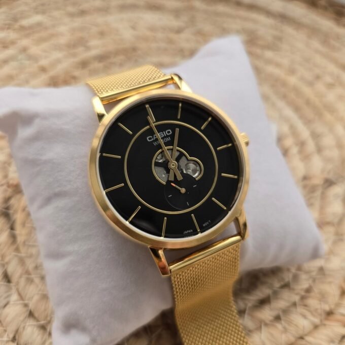 Montre Classique Homme - Casio - Acier Inoxydable, Bracelet Maille, Étanche 50m, Mouvement Analogique - Dorée- MTP-B130MG-1AVDF