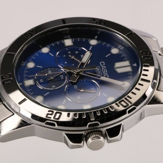 Montre Casio Homme - MTP-VD300D-2EUDF - Bracelet Gris En Acier Inoxydable - Résistante À L'Eau - 12 Mois De Garantie