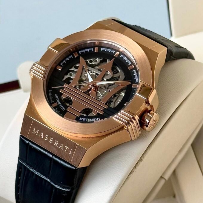 Montre Homme Automatique Maserati Potenza 42mm Acier Doré Rose, Cadran Noir, Bracelet Cuir Noir, Étanche 10ATM - R8821108039