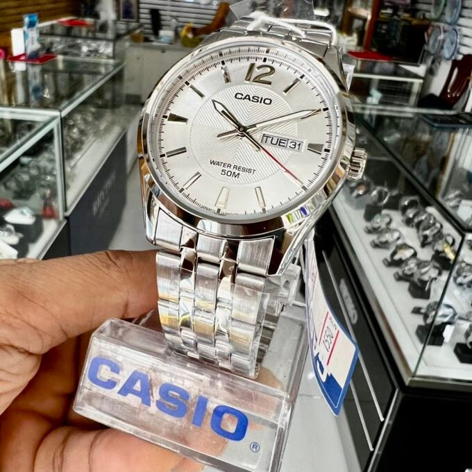 Montre Casio Homme - MTP-1335D-7AVDF - Bracelet Gris En Acier Inoxydable - Cadran Blanc - 12 Mois De Garantie