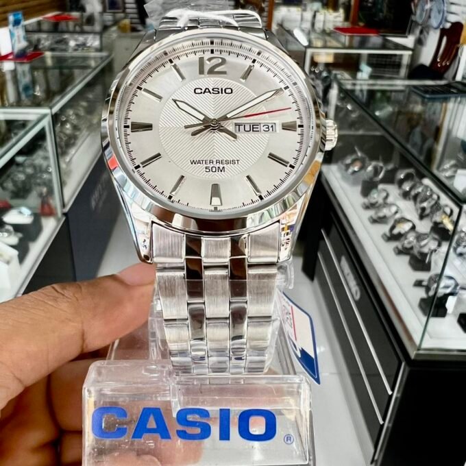 Montre Casio Homme - MTP-1335D-7AVDF - Bracelet Gris En Acier Inoxydable - Cadran Blanc - 12 Mois De Garantie