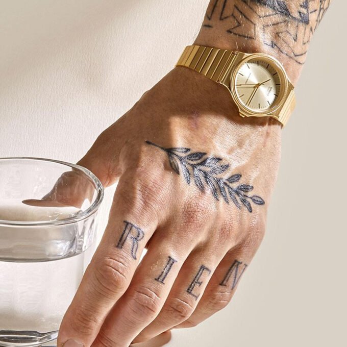 Montre CASIO Unisexe - MQ-24G-9EDF Bracelet Dorée En Résine - Résistante à l'eau - 12 Mois De Garantie