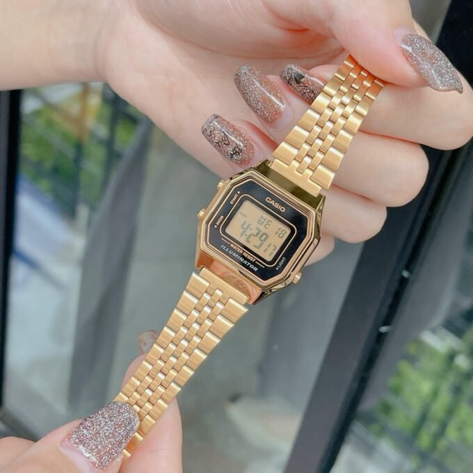 Montre Femme Casio Numérique - LA680WGA-1DF - Bracelet en acier inoxydable or - Résistance à l'eau