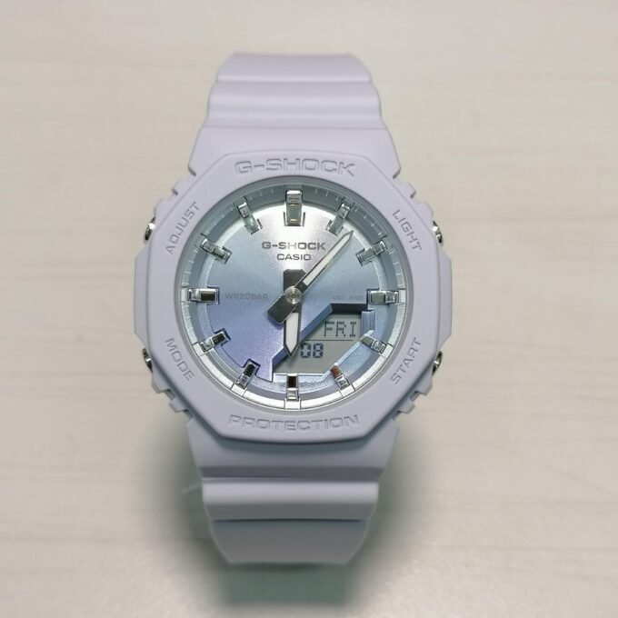Montre Classique - Casio G-Shock Homme - Résistante aux Chocs, Étanche, Multifonction - Résine - Bleu et Argent - Réf. GMA-P2100SG-2ADR
