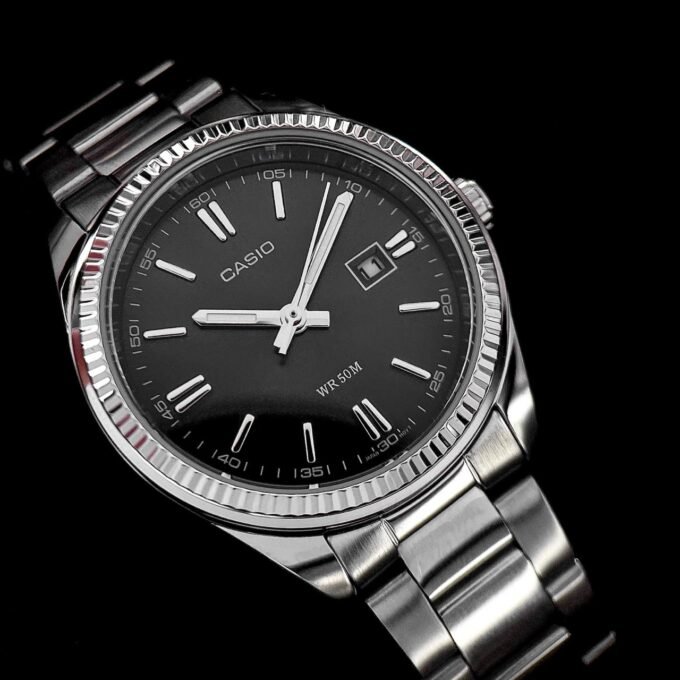 Montre Femme Casio - LTP-1302D-1A1VDF - Bracelet en Acier Inoxydable - Affichage analogique - Résistant à l'eau