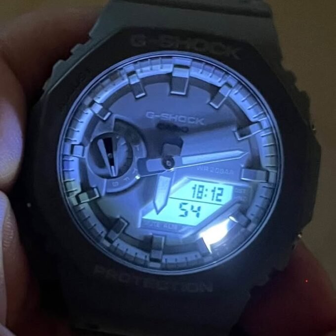 Montre Homme Casio G-Shock GA-2110ET-8ADR - Bracelet Gris En Silicone - Résistance à l'eau 200 Mètres