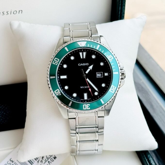 Montre Homme Casio Collection Quartz Acier Inoxydable, Étanche 50m, Bracelet Métal, Affichage Analogique, Vert - Référence MDV-107D-3AVDF