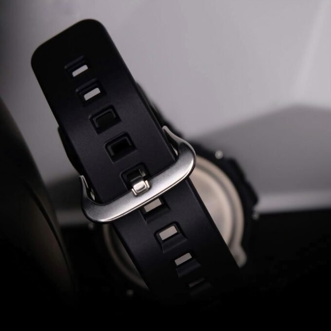 Casio DW-5900BB-1DR - Montre G-SHOCK Résistante à l'Eau jusqu'à 200 Mètres