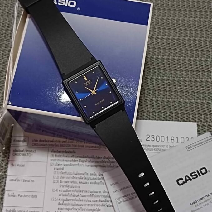 Montre Classique Casio Jeunesse MQ-38-2ADF - Résine, Résistante à l’eau, 3 ans d’autonomie, Légère 19g - Noir