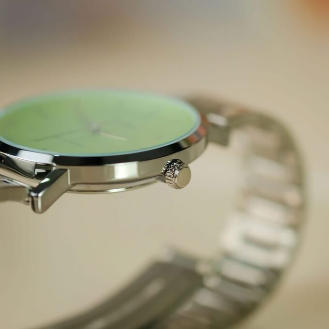 Montre Casio Femme - LTP-VT03D-3BDF – Acier inoxydable, Cadran vert, Affichage analogique, Calendrier jour-date-mois, Bracelet multicolore