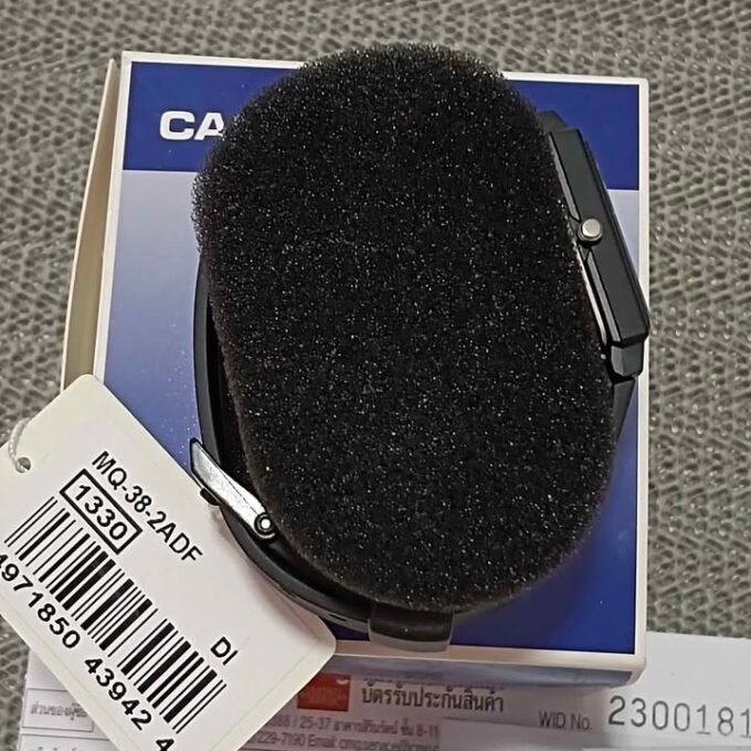 Montre Classique Casio Jeunesse MQ-38-2ADF - Résine, Résistante à l’eau, 3 ans d’autonomie, Légère 19g - Noir