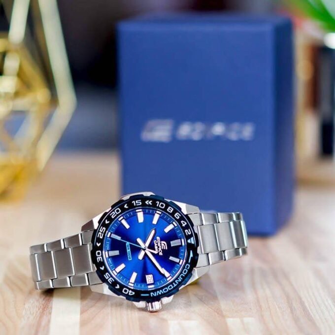 Montre CASIO Homme - EFV-120DB-2AVUDF - Bracelet Gris En Acier Inoxydable - Résistante à l'eau - 12 Mois De Garantie