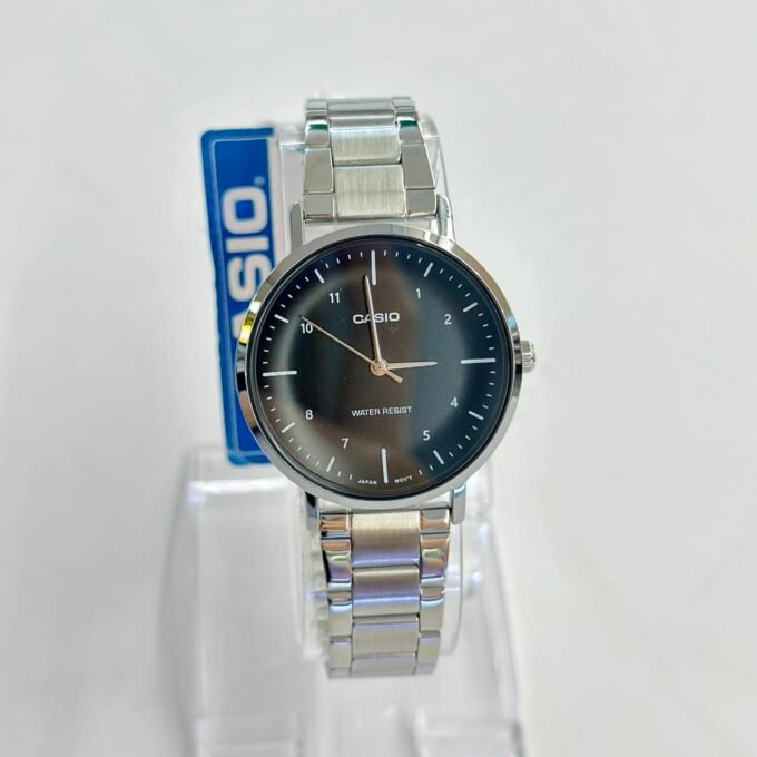 Montre Homme LTP-VT03D-1BDF - Boîtier 40 × 34 × 7,9 mm, Poids 64 g, Bracelet Acier Inoxydable, Résistant à l’Eau, Autonomie 3 ans, Verre Minéral, Précision ±20s/mois, Triple Fermoir, Ref. LTP-VT03D-1BDF