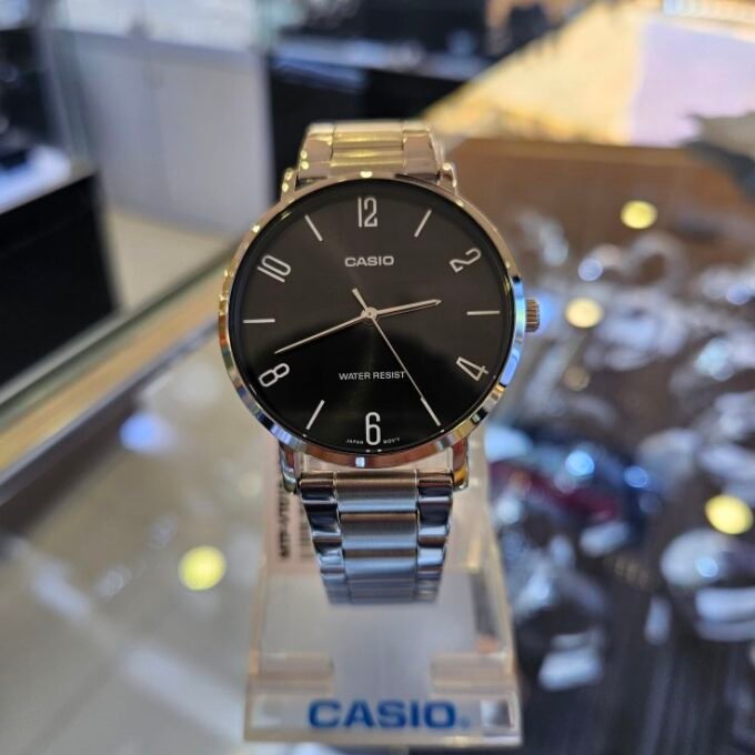 Montre CASIO Homme - MTP-VT01D-1B2UDF - Bracelet Gris En Acier Inoxydable - Résistante à l'eau - 12 Mois De Garantie