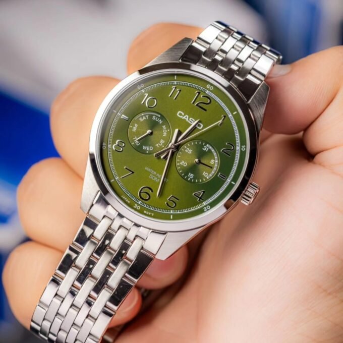 Montre Classique Homme - Casio - Quartz, Acier Inoxydable, Affichage Jour/Date, Étanche 50m, Cadran Vert, Bracelet Argenté - MTP-E340D-3AVDF