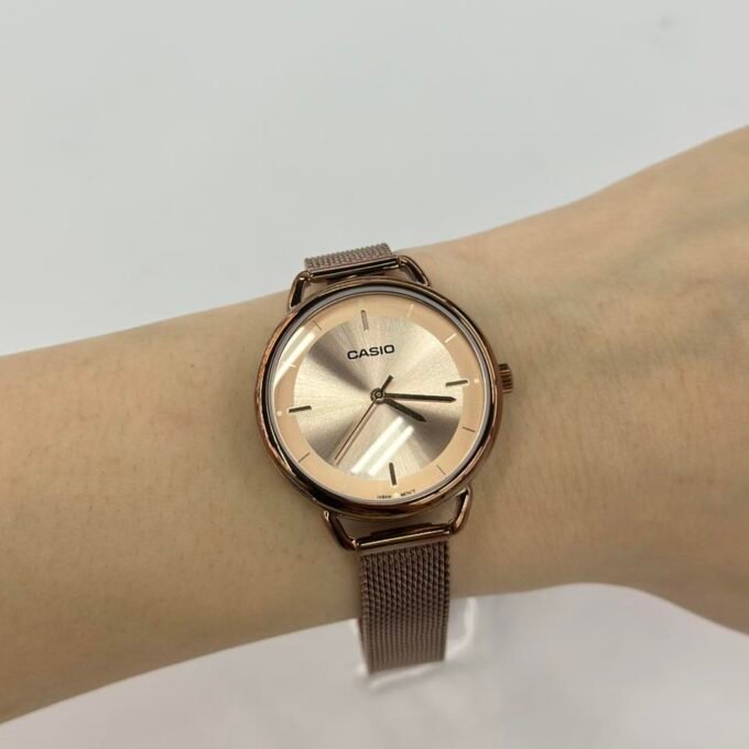 Montre Femme Casio - LTP-E413MR-9ADF - Bracelet en acier inoxydable doré - Résistant à l'eau