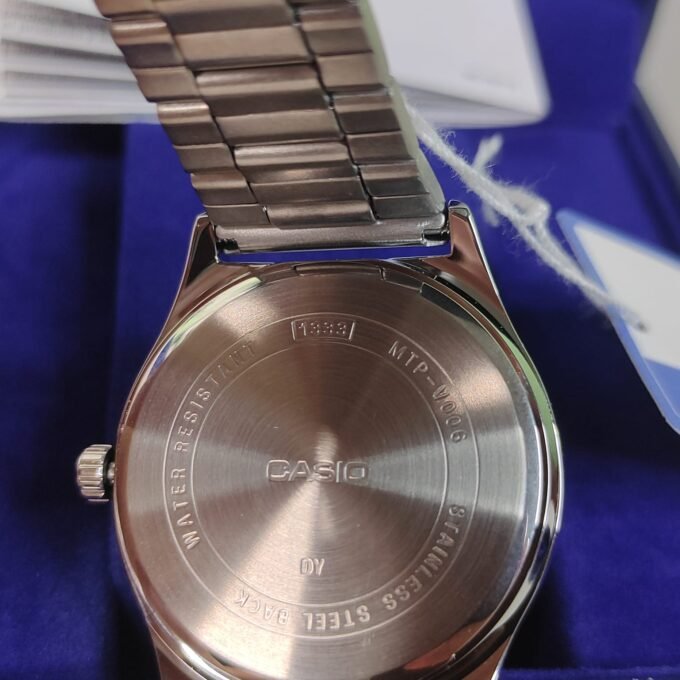 Montre Homme Casio Quartz MTP-V006D-1B2UDF - Acier inoxydable, Boîtier Rond 45mm, Cadran Noir, Bracelet Argent - Montre-bracelet Classique