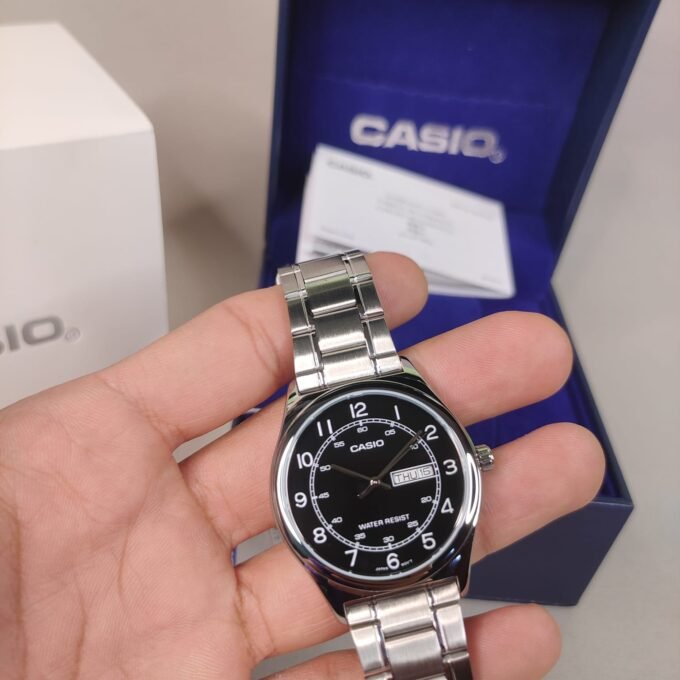 Montre Homme Casio Quartz MTP-V006D-1B2UDF - Acier inoxydable, Boîtier Rond 45mm, Cadran Noir, Bracelet Argent - Montre-bracelet Classique