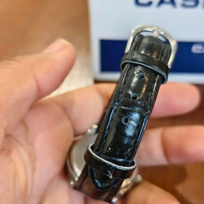 Montre-Bracelet Femme Casio Collection LTP-V005L-7BUDF - Bracelet Noir en Cuir Véritable - Résistante à l'Eau