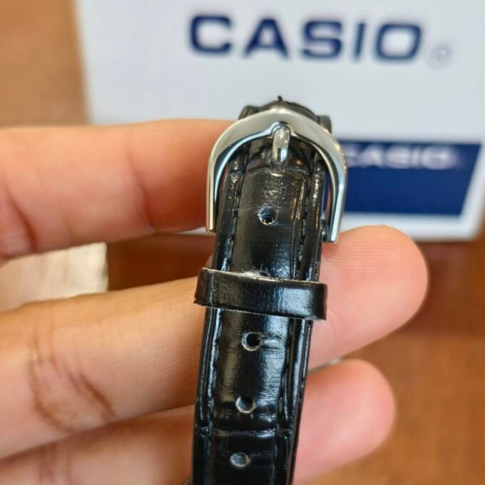 Montre-Bracelet Femme Casio Collection LTP-V005L-7BUDF - Bracelet Noir en Cuir Véritable - Résistante à l'Eau