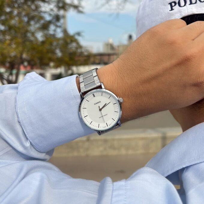 Montre Analogique Casio Pour Homme, Minimaliste, Bracelet en Acier Gris, Cadran Blanc Concave, 3 Aiguilles - MTP-VT04D-7EDF