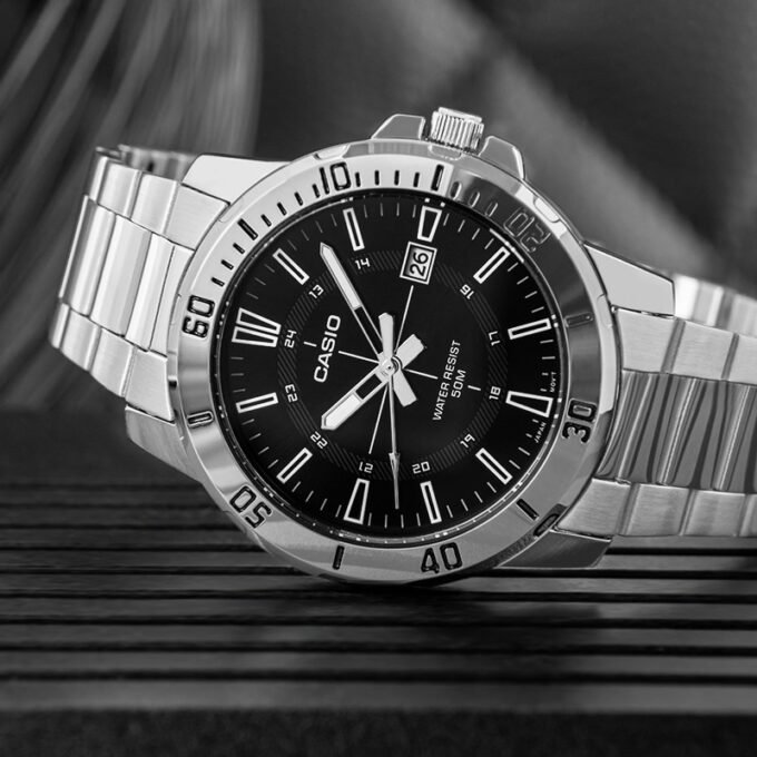 Montre Classique Casio MTP-VD01D-1CVUDF - Homme - Élégance, Design Intemporel, Étanche, Précision - Bracelet Cuir - Cadran Noir - Ref MTP-VD01D