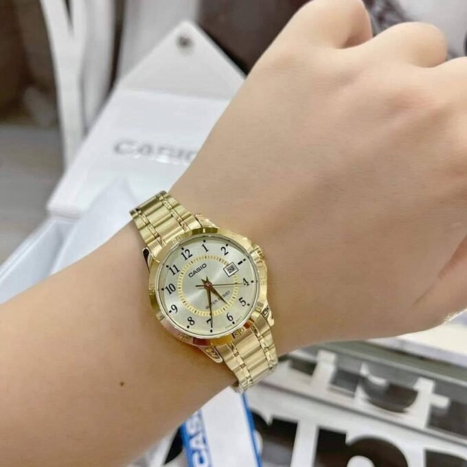 Montre Casio Femme - Bracelet Dorée En Acier Inoxydable - Cadran Jaune - 12 Mois De Garantie - Ltp-V004G-9Budf