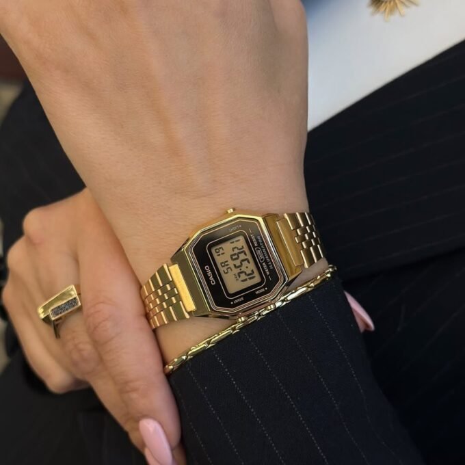 Montre Femme Casio Numérique - LA680WGA-1DF - Bracelet en acier inoxydable or - Résistance à l'eau