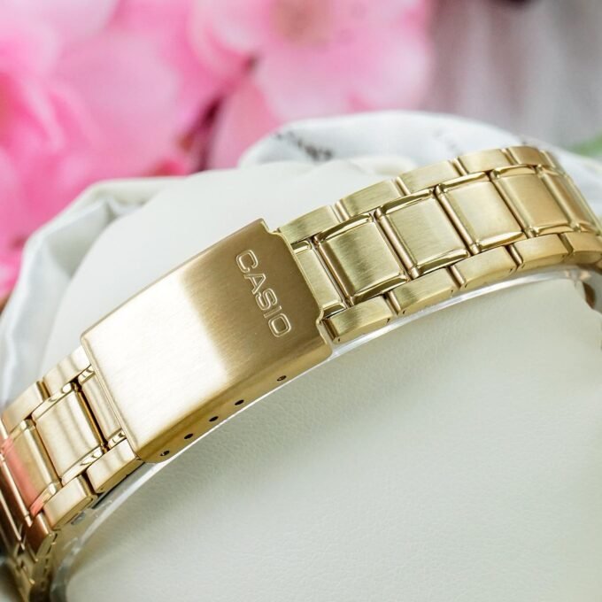 Montre CASIO Femme - Bracelet DoRée En Acier Inoxydable - Cadran Blanc - 12 Mois De Garantie - LTP-V300G-7AUDF