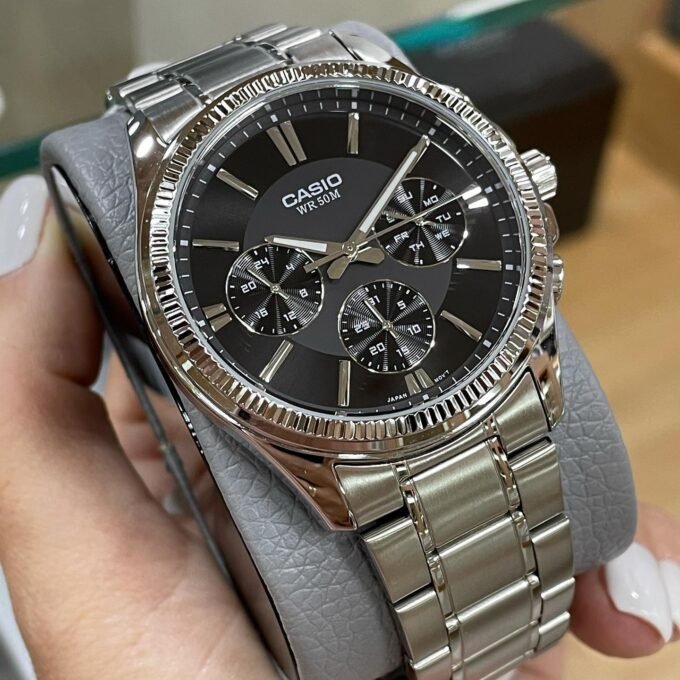Montre CASIO Homme - Bracelet Gris En Acier Inoxydable - Résistante à l'eau - 12 Mois De Garantie - MTP-1375D-1AVDF