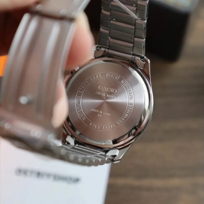 Montre CASIO Homme - Bracelet Gris En Acier Inoxydable - Résistante à l'eau - 12 Mois De Garantie - MTP-1375D-1AVDF