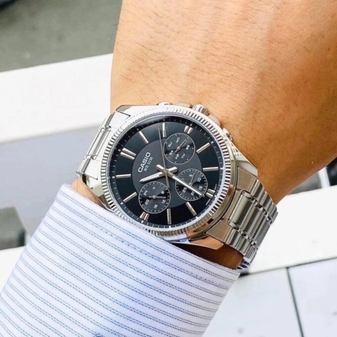 Montre CASIO Homme - Bracelet Gris En Acier Inoxydable - Résistante à l'eau - 12 Mois De Garantie - MTP-1375D-1AVDF