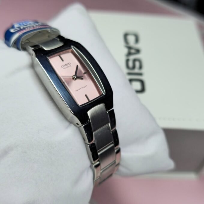 Montre CASIO Femme - LTP-1165A-4CDF - Bracelet Gris En Acier Inoxydable - Résistante à l'eau - 12 Mois De Garantie