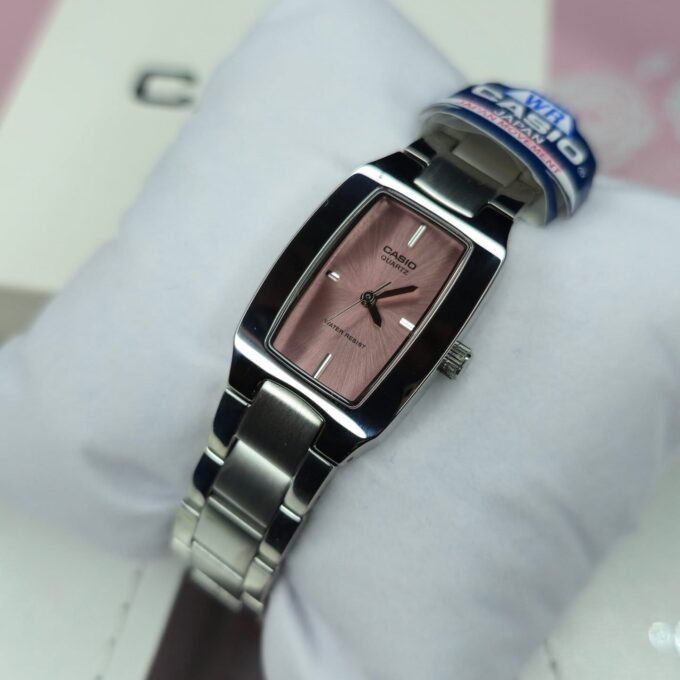 Montre CASIO Femme - LTP-1165A-4CDF - Bracelet Gris En Acier Inoxydable - Résistante à l'eau - 12 Mois De Garantie