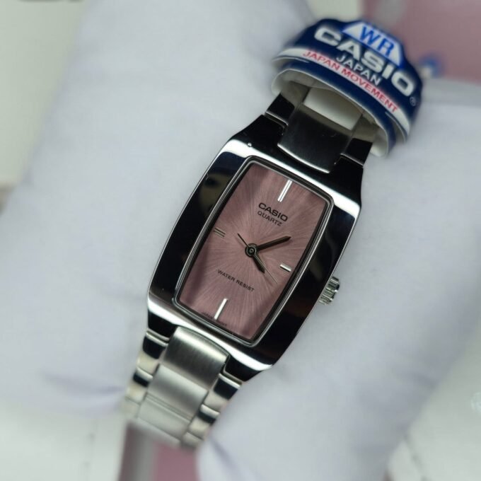 Montre CASIO Femme - LTP-1165A-4CDF - Bracelet Gris En Acier Inoxydable - Résistante à l'eau - 12 Mois De Garantie