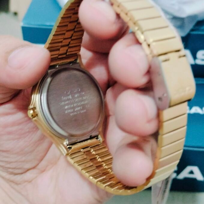 Montre CASIO Unisexe - MQ-24G-9EDF Bracelet Dorée En Résine - Résistante à l'eau - 12 Mois De Garantie