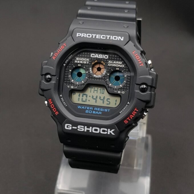 Montre Classique Homme - Casio DW-5900-1DR - Résistante aux chocs, Étanche 200m, Chronographe, Alarme - Résine - Noire - Référence DW-5900-1DR