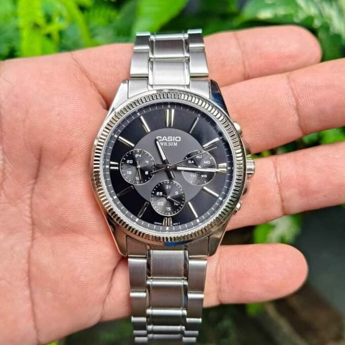 Montre CASIO Homme - Bracelet Gris En Acier Inoxydable - Résistante à l'eau - 12 Mois De Garantie - MTP-1375D-1AVDF