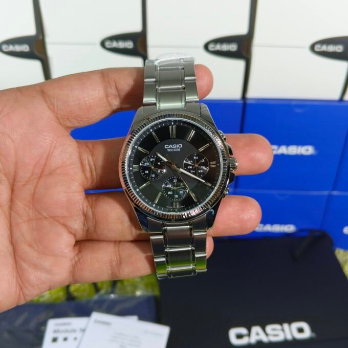 Montre CASIO Homme - Bracelet Gris En Acier Inoxydable - Résistante à l'eau - 12 Mois De Garantie - MTP-1375D-1AVDF