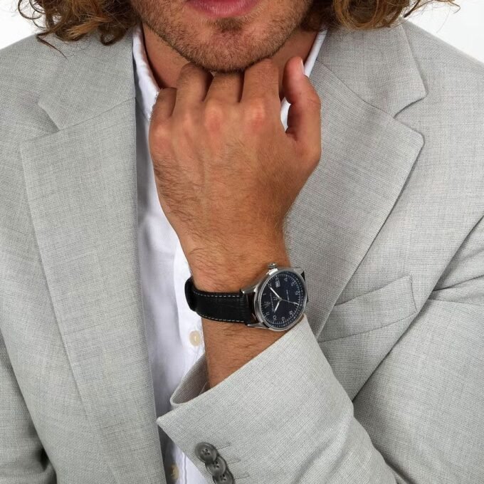 Montre Maserati Sorpasso – R8851124003 – Boîtier Inox 42 mm – Mouvement Miyota – Bracelet en Cuir – Cristal Minéral – Résistante à l'Eau 10 ATM (Adaptée à la Natation) – Garantie 2 Ans.